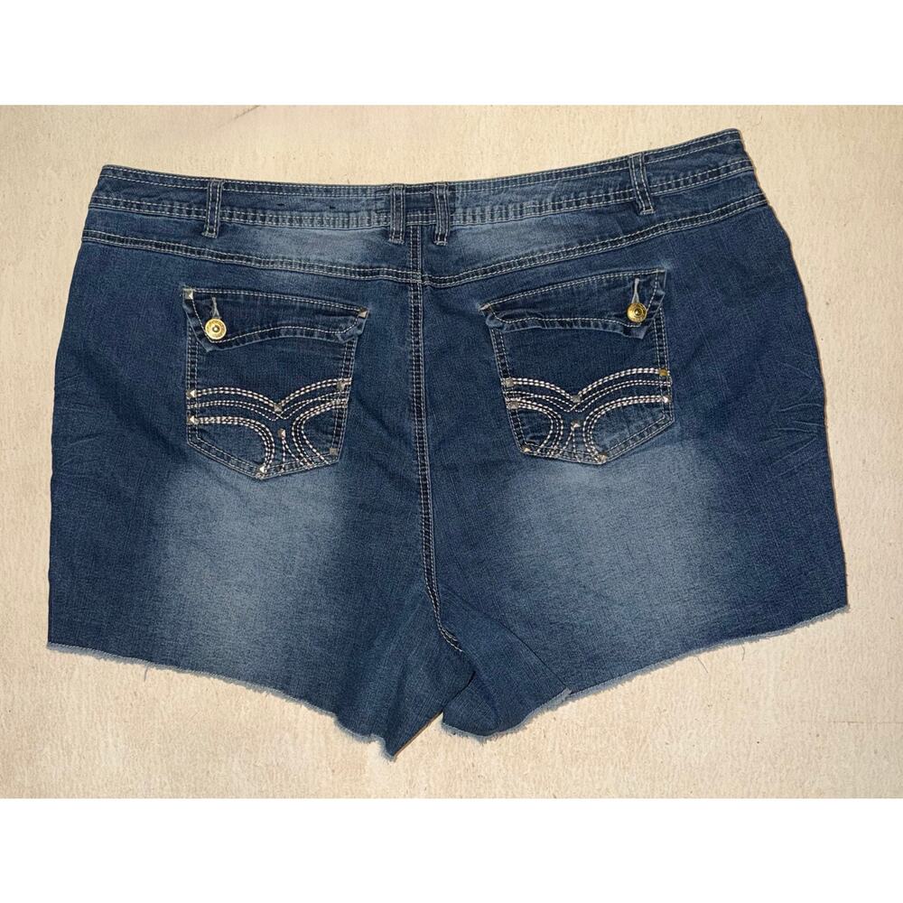 Cato women’s raw hem blue jeans short with studded on side split - Picture 4 of 16